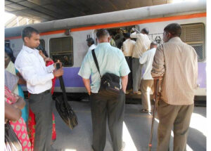 मुंबई पुणे रेल ट्रेन विक्लांग लॉकडाउन