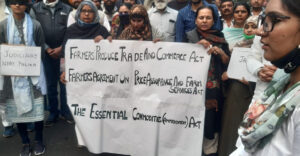 farmers protest burning farm laws kisan