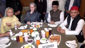 political iftar parties ramadan muslims leadership sonia gandhi akhilesh yadav