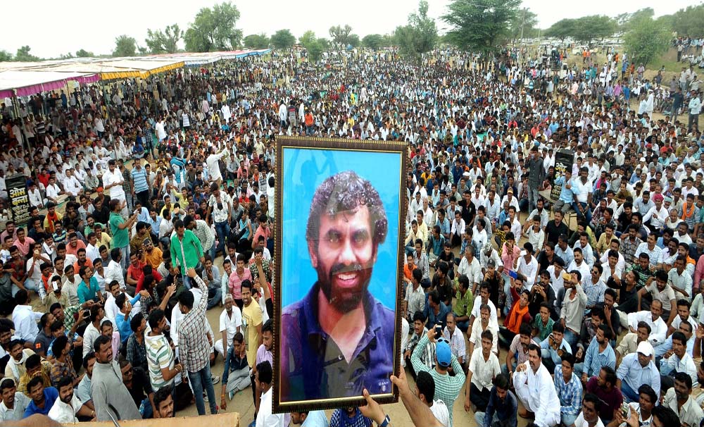 Anand Pal, gagnster, police