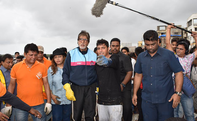 Afroz Shah Versova Beach Man Swachh Bharat Abhiyan