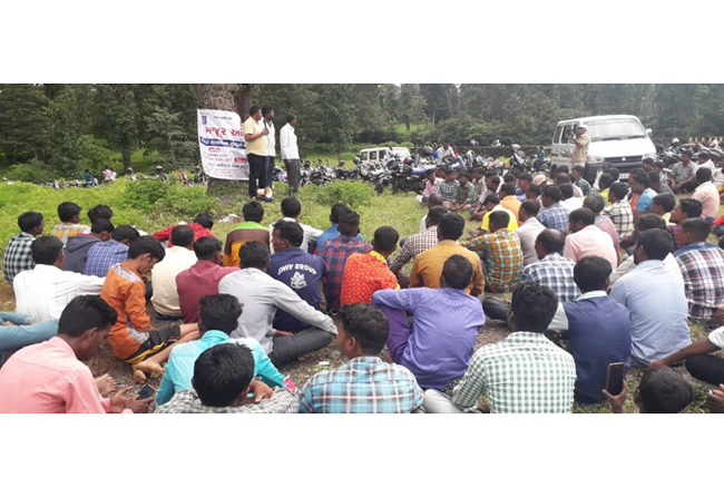 strike sugar workers farmers Gujarat Surat Maharashtra