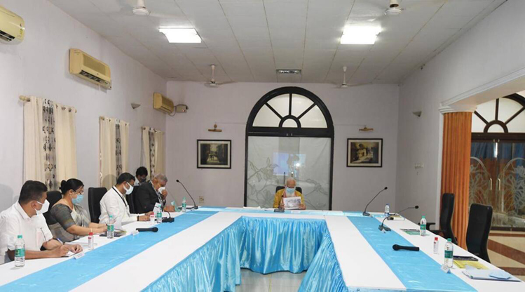 pm modi-mamata meet banerjee west bengal cyclone