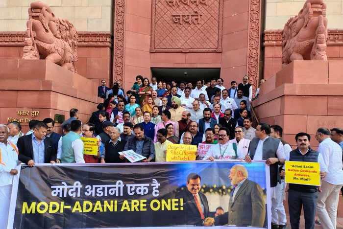 गौतम अडानी पीएम नरेंद्र नरेंद्र प्रधानमंत्री बन्दरगाह